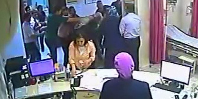 KADIN DOKTOR İLE STAJYER HEMŞİREYE DARP: O ANLAR KAMERADA