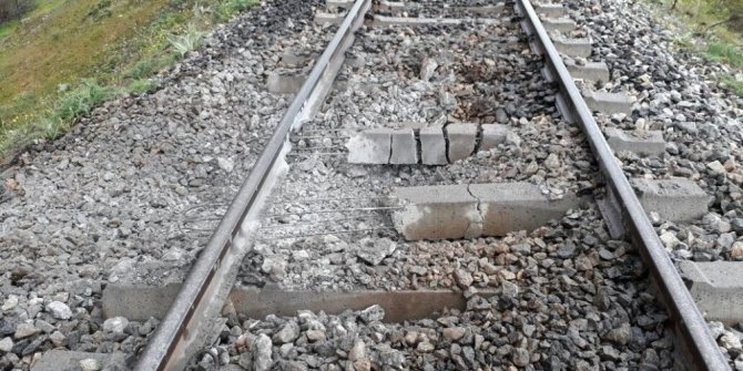BİNGÖL’DE TREN GEÇİŞİ SIRASINDA PATLAMA