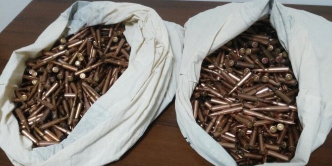 TOPRAĞA GÖMÜLÜ 2 ÇUVAL MERMİ ELE GEÇİRİLDİ