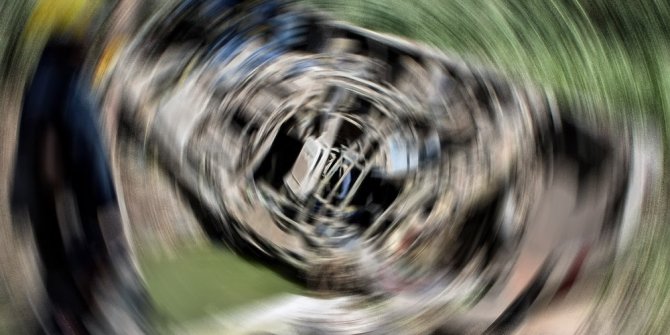 OTOBÜS NEHRE UÇTU: 32 ÖLÜ