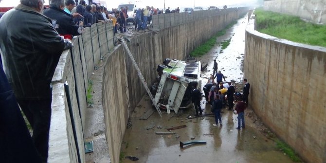 İKİ KAZA: 1 ÖLÜ, 21 YARALI