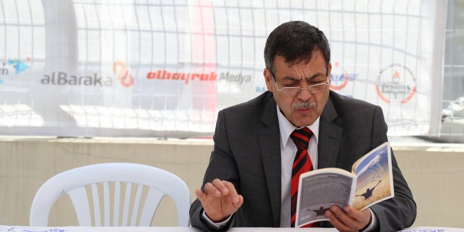 ŞAİR YAZAR MEHMET AKSU 8. ULUSLARARASI DERGİ FUARINDA