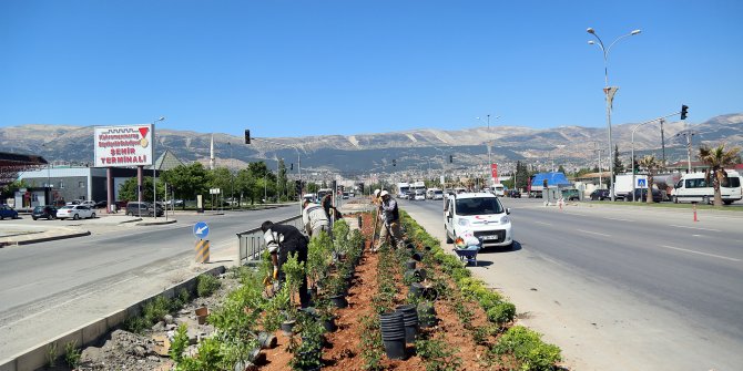 ADANA YOLUNDA BAKIM VE ONARIM ÇALIŞMALARI YAPILIYOR