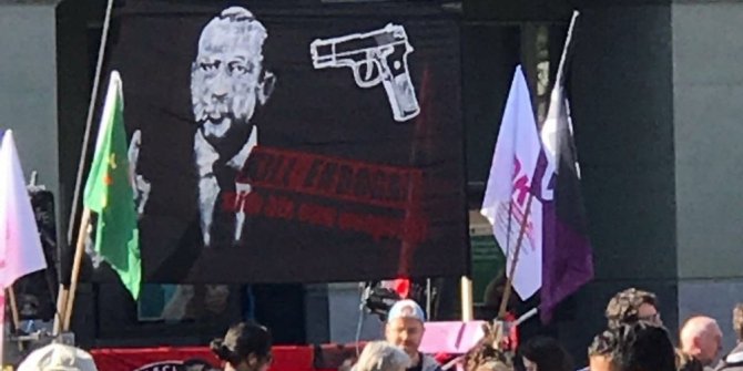 ALÇAK PANKARTA CEZA YOK