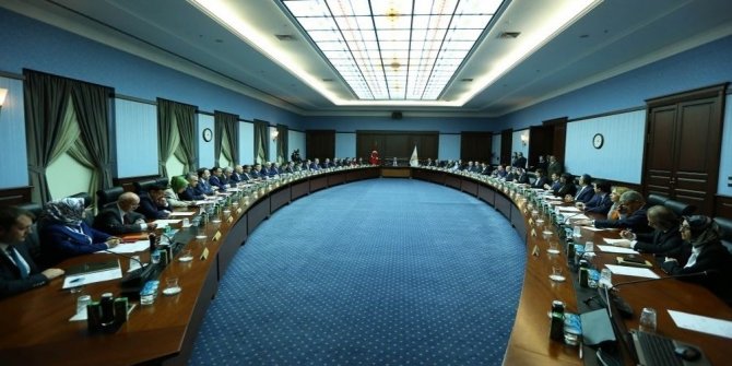 AK PARTİ MYK TOPLANDI: MASADA 2 BAŞLIK VAR