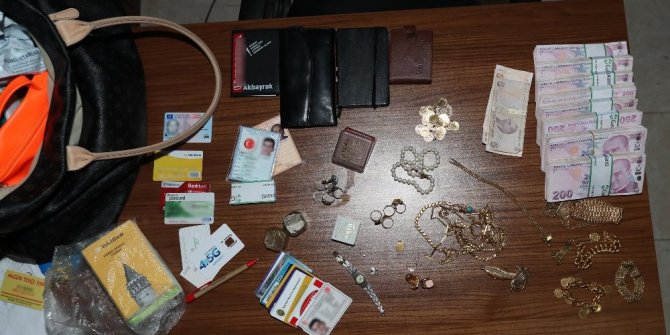 OTOBÜSTE UNUTTUĞU ÇANTADAN SERVET ÇIKTI