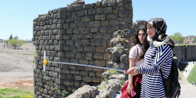 DİYARBAKIR SURLARINA ‘ÖZÇEKİM’ YASAĞI GETİRİLDİ