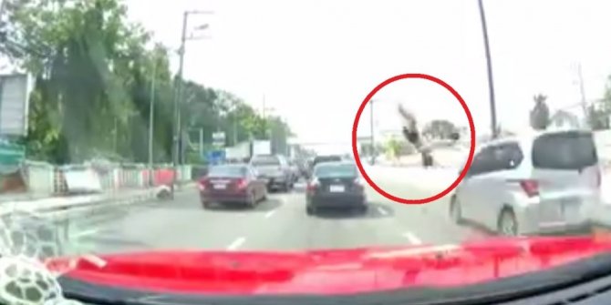 KADINI METRELERCE İLERİYE SAVRULDU!