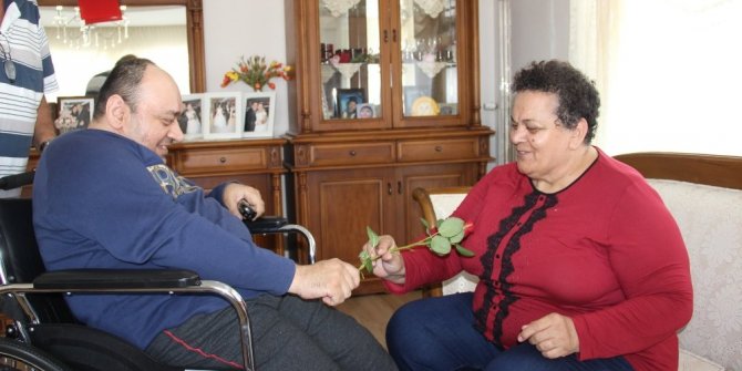 ENGELLİ OĞLUNA 44 YILDIR BAKIYOR