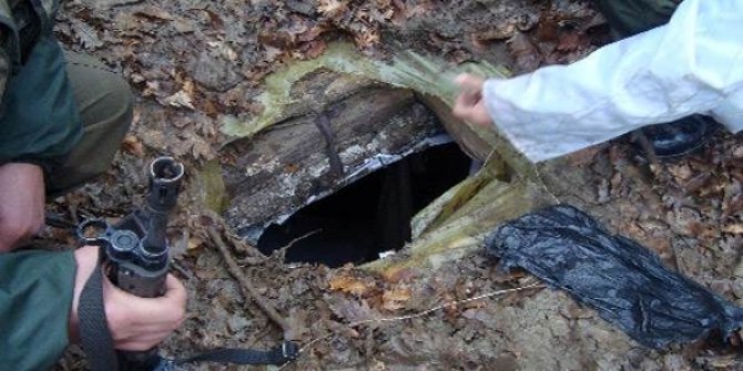 TERÖRİSTLERE AİT ÇOK MİKTARDA YAŞAM VE TIBBİ MALZEME ELE GEÇİRDİ