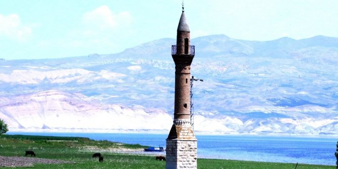 ’YALNIZ MİNARE’ 30 YILDIR AYAKTA