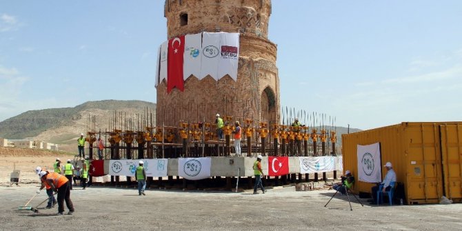 ZEYNEL BEY TÜRBESİ TAŞINDI