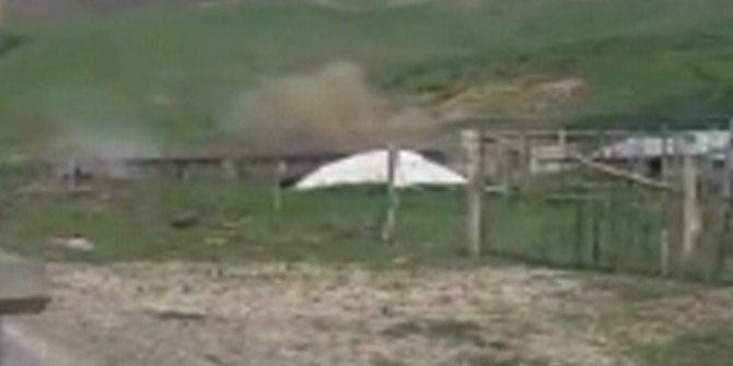 YOLA DÖŞENEN PATLAYICI AHIRDA İMHA EDİLDİ