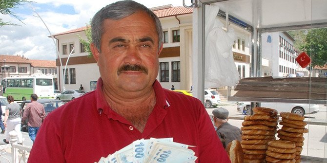 PARA DOLU CÜZDANI SAHİBİNE ULAŞTIRDI