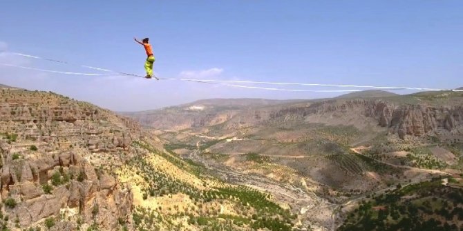 240 METRE YÜKSEKLİKTE NEFES KESEN YÜRÜYÜŞ