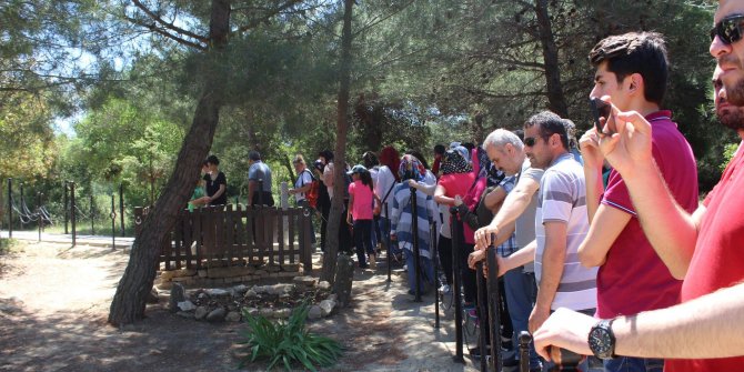 AFŞİNDER ANNELERİ, KINALI KUZULARINI ZİYARET ETTİ