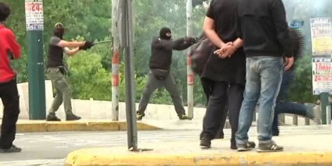 YUNANİSTAN KARIŞTI: ÇATIŞMA ÇIKTI