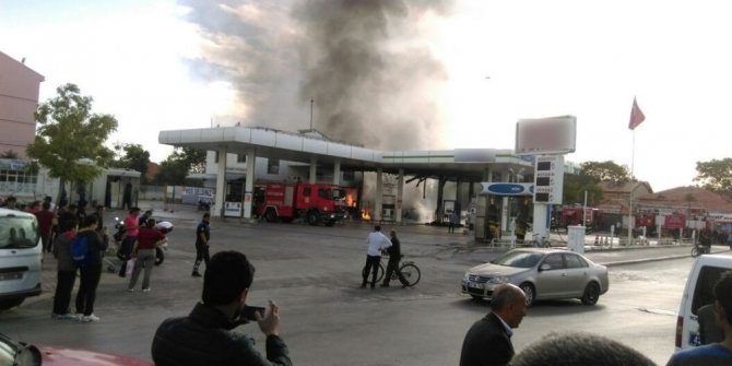 AKARYAKIT İSTASYONUNDA KORKUTAN YANGIN