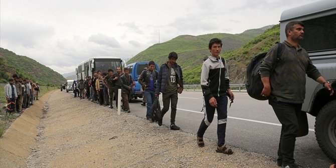 BOZULAN YOLCU OTOBÜSÜNDE 103 YABANCI UYRUKLU YAKALANDI