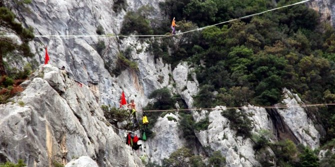 İPTE 100 SAAT ASILI KALDI, DÜNYA REKORU KIRDI