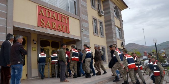 GÖÇMEN KAÇAKÇILARINA DARBE: 48 KİŞİLİK ŞEBEKE ÇÖKERTİLDİ