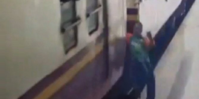 İNMEK İSTEDİĞİ TRENİN ALTINDA KALDI