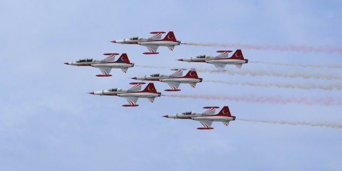 TÜRK YILDIZLARI VE SOLOTÜRK NEFES KESTİ