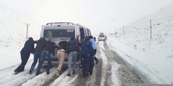 YAZ GELİYOR DERKEN KAR GELDİ