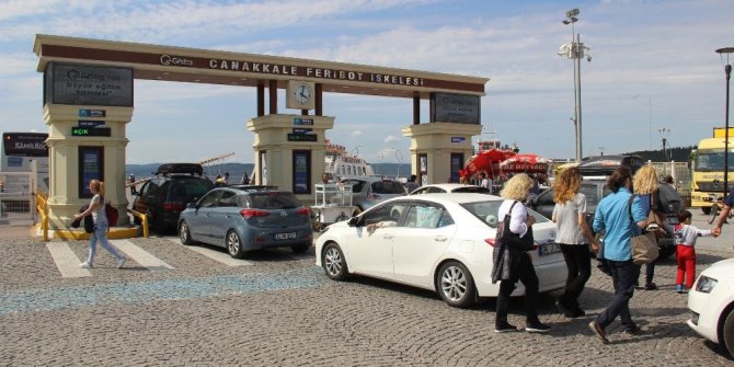 ÇANAKKALE’DE TATİL DÖNÜŞÜ KUYRUĞU