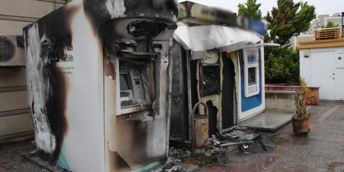 İÇİNDE 300 BİN TL OLAN 2 ATM ALEV ALEV YANDI