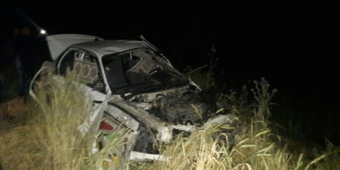 OTOMOBİL ŞARAMPOLE YUVARLANDI: ÖLÜ VE YARALILAR VAR!