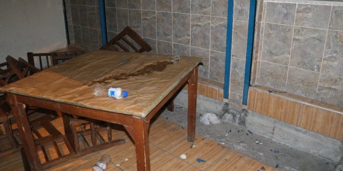 KAHVEHANEDE SİLAHLI KAVGADA ORTALIK SAVAŞ ALANINA DÖNDÜ