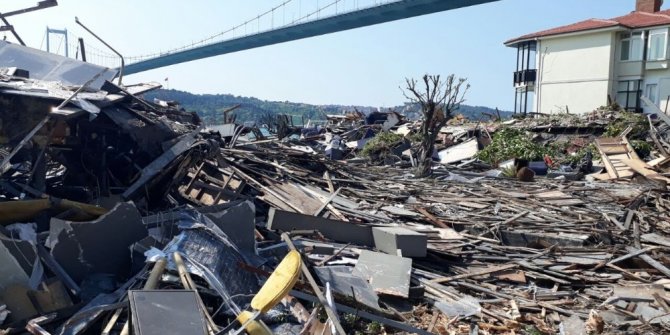 KATLİAMIN YAPILDIĞI REİNA YIKILDI