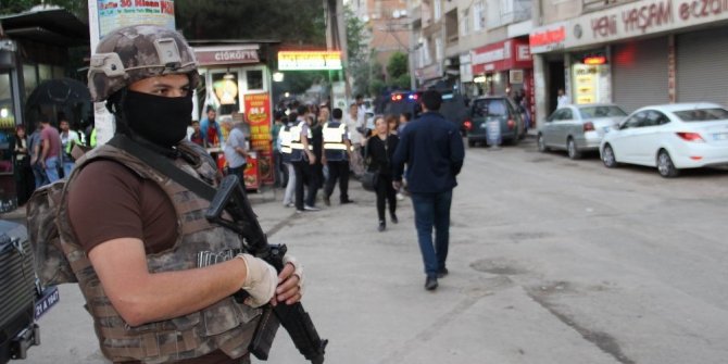 DİYARBAKIR’DA 1400 POLİSLE DEV OPERASYON