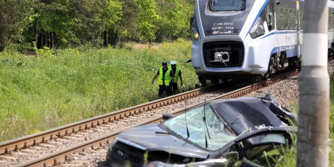 TRENLE OTOMOBİLİ BÖYLE BİÇTİ: 1 ÖLÜ