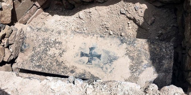 DEFİNECİLERİN BULDUĞU LAHİDE JANDARMA EL KOYDU