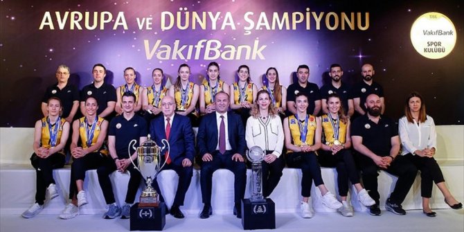 DÜNYA ŞAMPİYONU VAKIFBANK BASINLA BULUŞTU