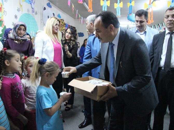 İLK KEZ KAHRAMANMARAŞ DONDURMASININ TADINA BAKTILAR