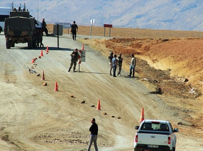 DİYARBAKIR-BİNGÖL KARAYOLUNA TUZAKLANAN PATLAYICI İMHA EDİLDİ