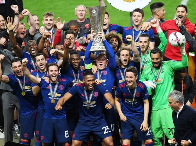 KUPA MANCHESTER UNİTED’IN