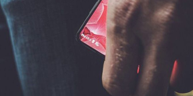 ANDROİD'İN KURUCUSUNDAN BOMBA GİBİ AKILLI TELEFON GELİYOR!