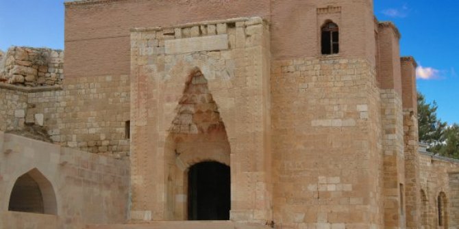 İLAHİYAT ÖĞRENCİLERİ ESHAB-I KEHF'İ ZİYARET ETTİ