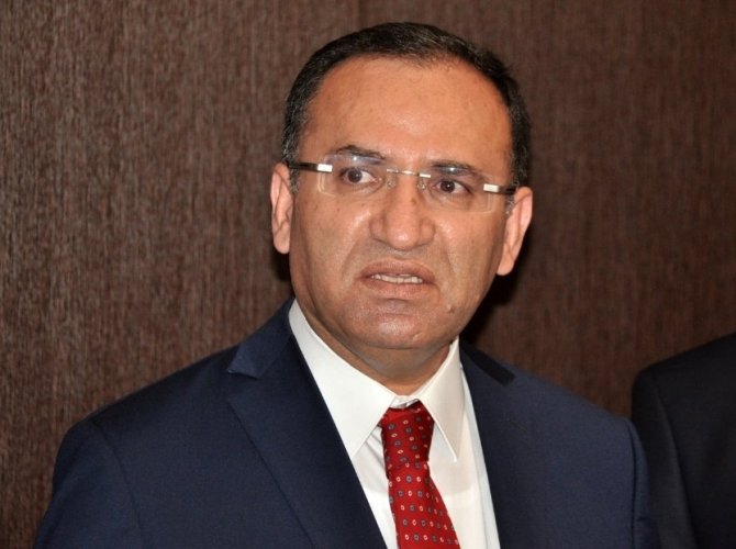 "4 BİNİ AŞKIN HAKİM VE SAVCI MESLEKTEN UZAKLAŞTIRILDI"