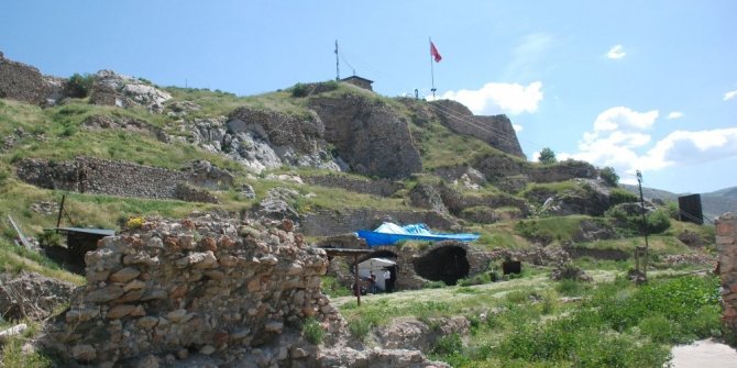 DRACULA’NIN ESİR TUTULDUĞU KALEDEKİ ÇALIŞMALAR SÜRÜYOR