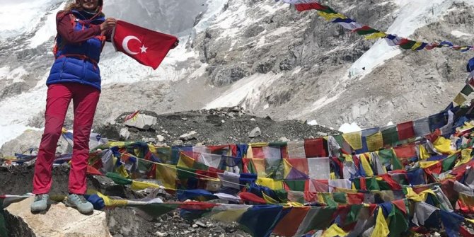 TÜRK BAYRAĞI EVEREST’TE DALGALANDI