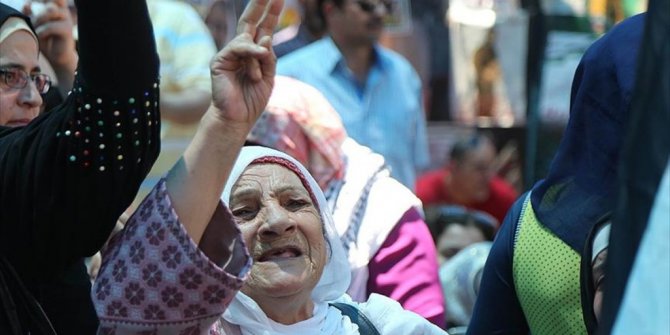 FİLİSTİNLİ TUTUKLULARIN AİLELERİ ÇİFTE SEVİNÇ YAŞIYOR