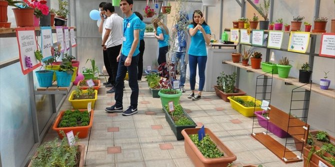 BİYOLOJİYİ 'BİTKİEVİ'NDE ÖĞRENİYORLAR