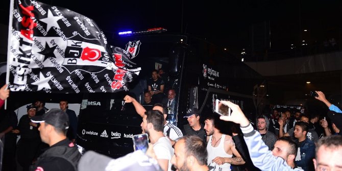 ŞAMPİYONLAR İSTANBUL’DA COŞKUYLA KARŞILANDI