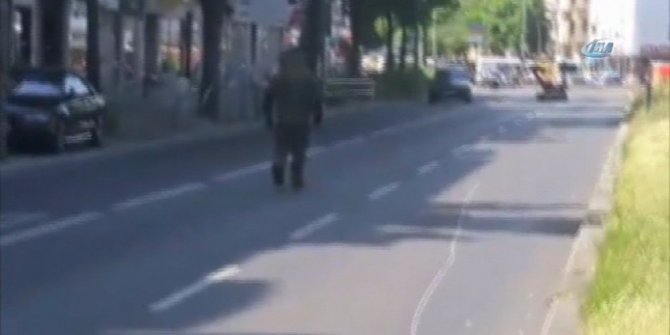 ALMANYA’DA BOMBALI ARAÇ PANİĞİ