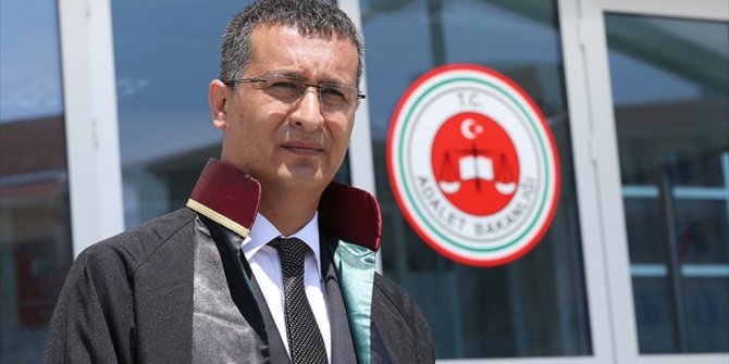 CUMHURBAŞKANI ERDOĞAN'IN AVUKATI ÖZEL: FETÖ'CÜLER SAHTEKARLIĞI MAHKEMEDE DE SÜRDÜRÜYOR